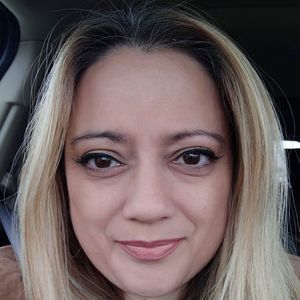 Meet your Posher, Lora